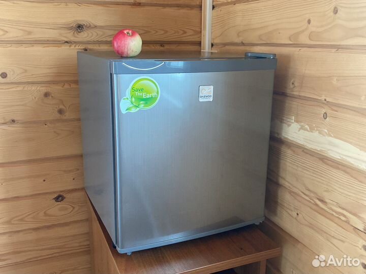 Минихолодильник с морозильной бу