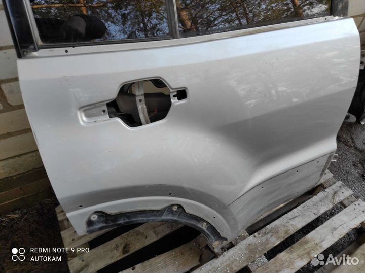 Дверь задняя правая Mitsubishi Pajero 3 рейсталинг