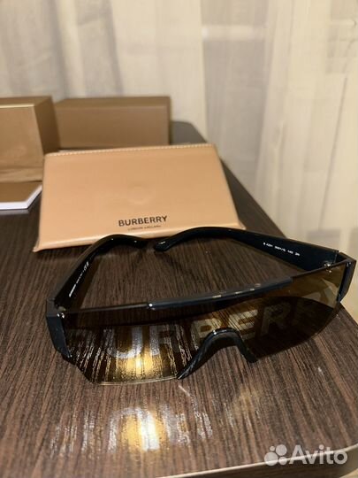 Очки Burberry