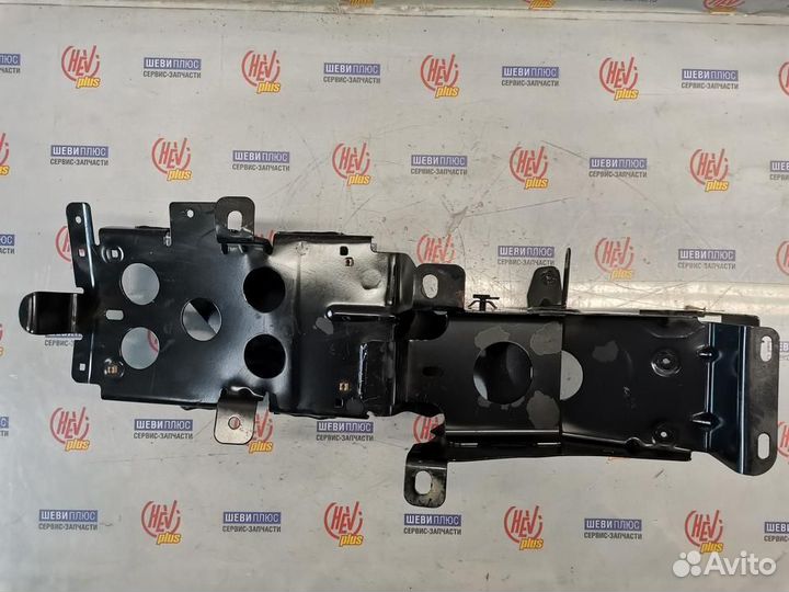 Кронштейн крепления селектора Hummer H2