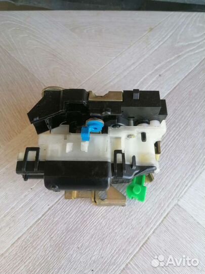 Замок правой сдвижной двери Renault Kangoo 2005