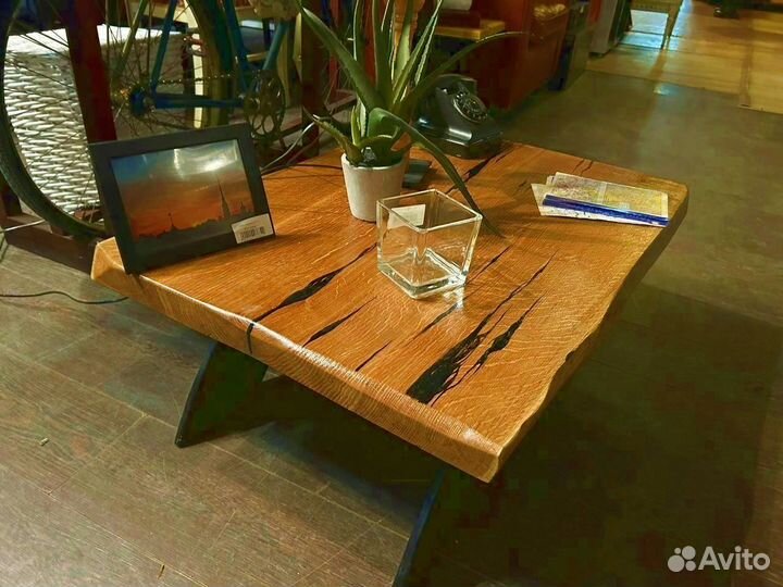 Низкий столик из массива