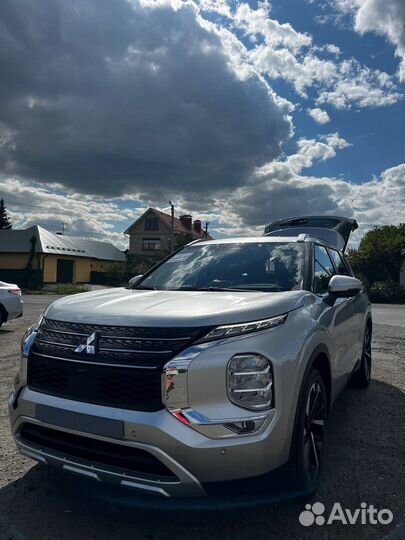 Mitsubishi Outlander 2.5 CVT, 2023, 10 км