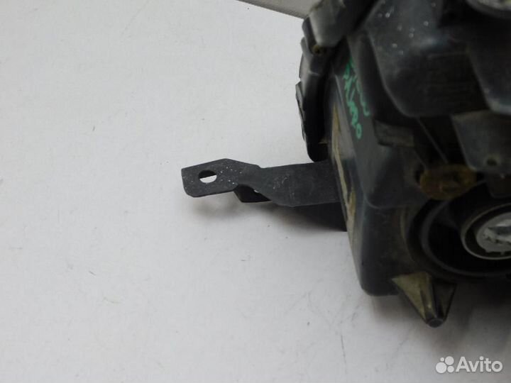 Фара правая Mitsubishi Montero/Pajero