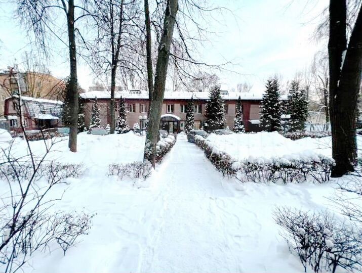 Здание 710.7 м² + Участок 1000 м²