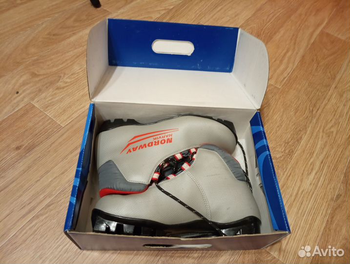 Лыжные ботинки