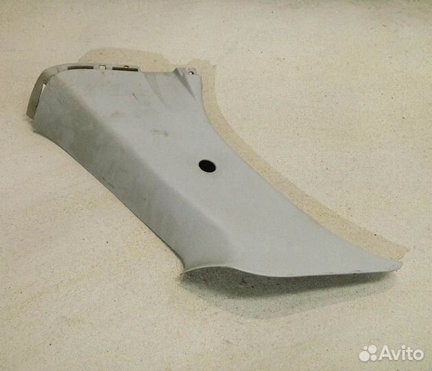 Обшивка стойки задней правой Ford Escape 1