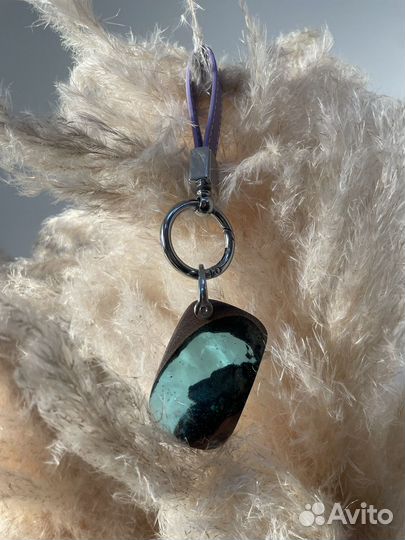 Брелок ручной работы из эпоксидной смолы