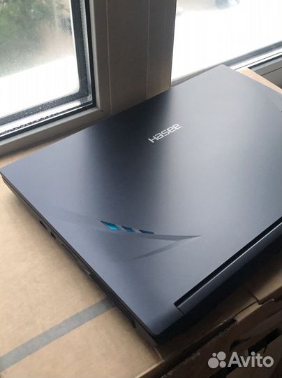 Мощный игровой ноутбук Hasee