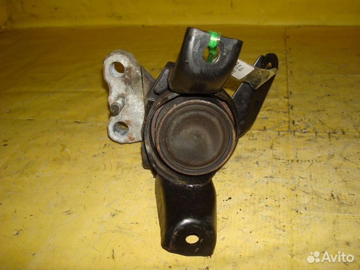 Подушка двс Toyota Voxy ZRR70W (Переднее Правое)