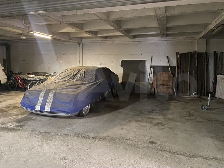 Машиноместо, > 30 м²