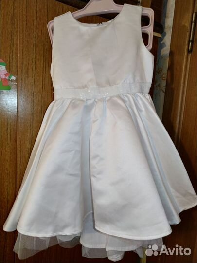 Платье белое 98