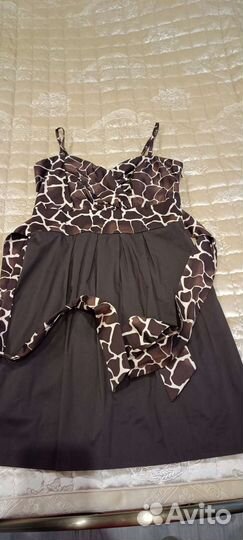 Платья много