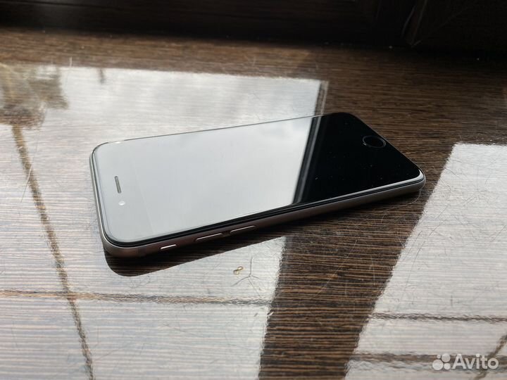 Телефон iPhone 6s