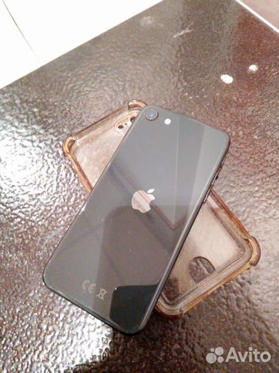 iPhone SE, 64 ГБ