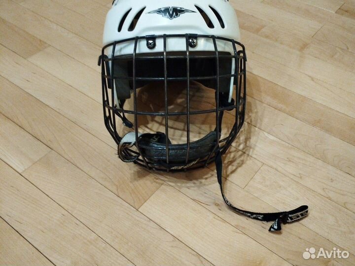 Хоккейный шлем