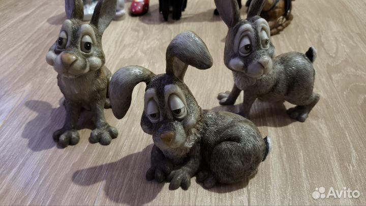 Фигурки фарфоровые, керамические, кожаные