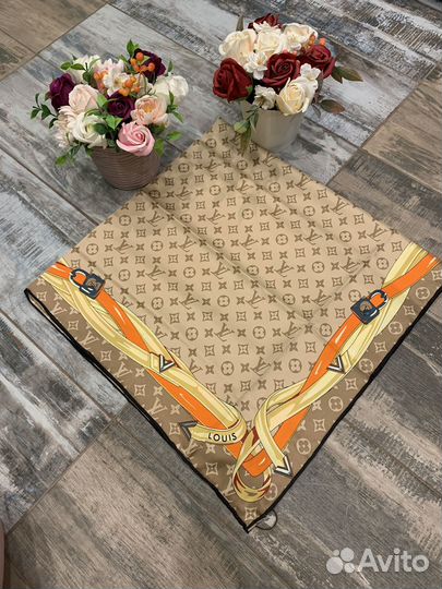 Шелковый платок Louis vuitton бежевый
