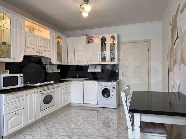 2-к. квартира, 74 м², 2/10 эт.