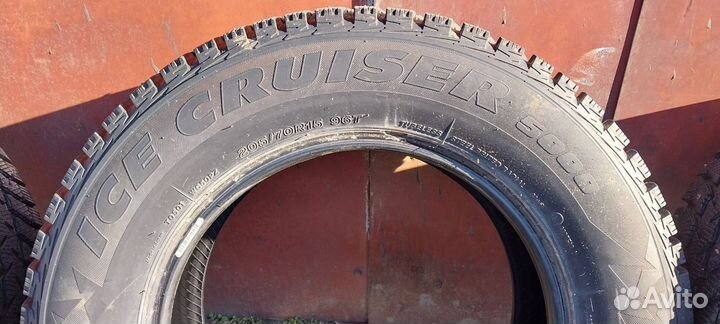 Bridgestone Ice Cruiser 5000 205/70 R15 96T