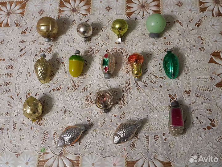 Елочные шары и игрушки