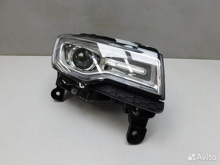 Фара правая Jeep Grand Cherokee