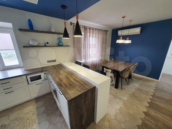 4-к. квартира, 100 м², 8/10 эт.