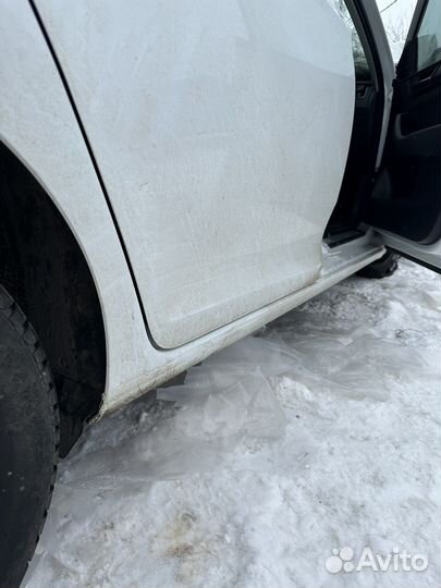 Задняя правая дверь Skoda Rapid