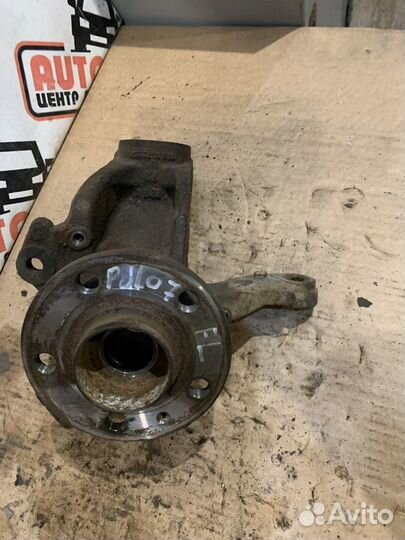 Кулак поворотный передний Volkswagen Polo