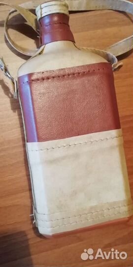 Бутылка в кожаном футляре