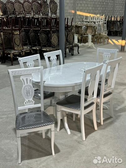 Стол и стулья