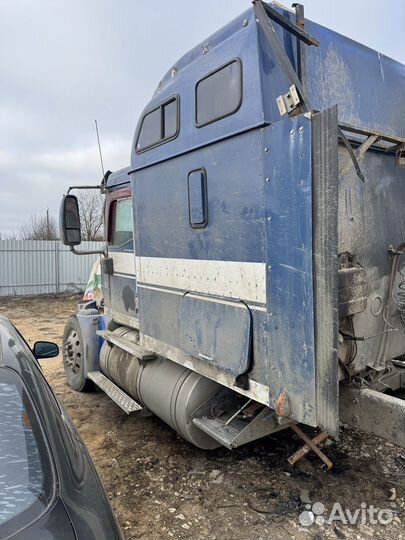 Бортовой грузовик International 9400, 2003