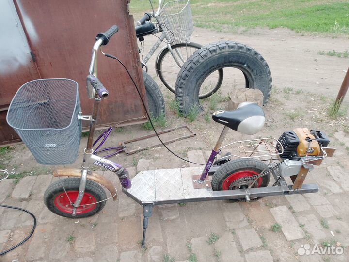Самокат с бензиновым движком