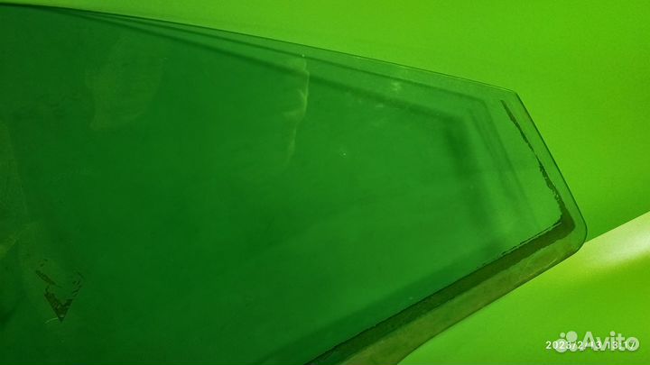 Стекло двери переднее правое Mitsubishi Carisma
