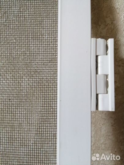 Распашная москитная сетка на балконную дверь