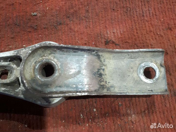 Задний кронштейн двигателя фольксваген гольф 4