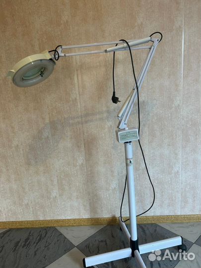 Лампа лупа для косметолога
