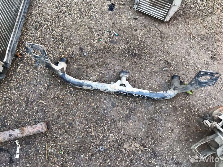 Поперечная балка audi a4 b5