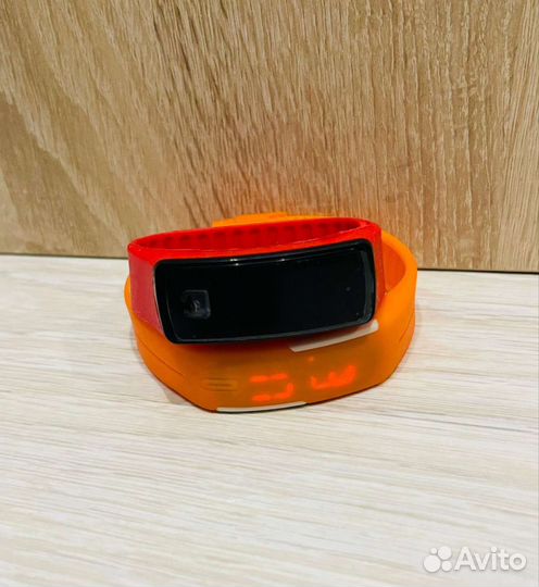 Часы противоударные электронные