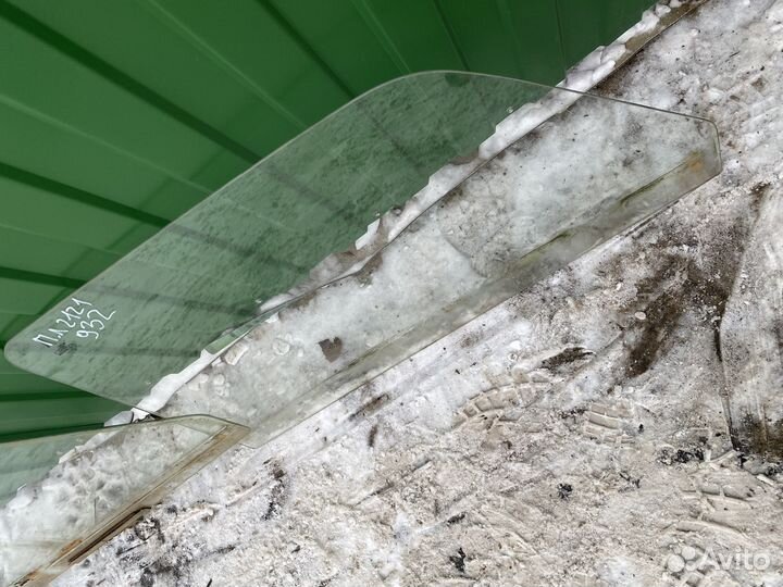 Стекло переднее Нива 2121