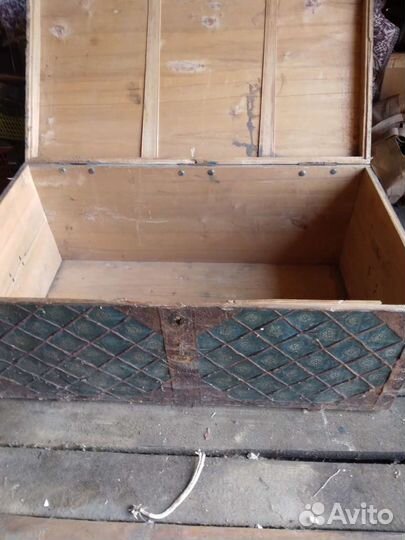 Сундук старинный деревяный есть роспись 3 мастеров