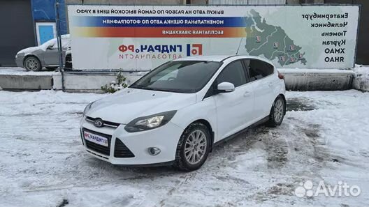 Обшивка багажника на заднюю панель Ford Focus 3 16