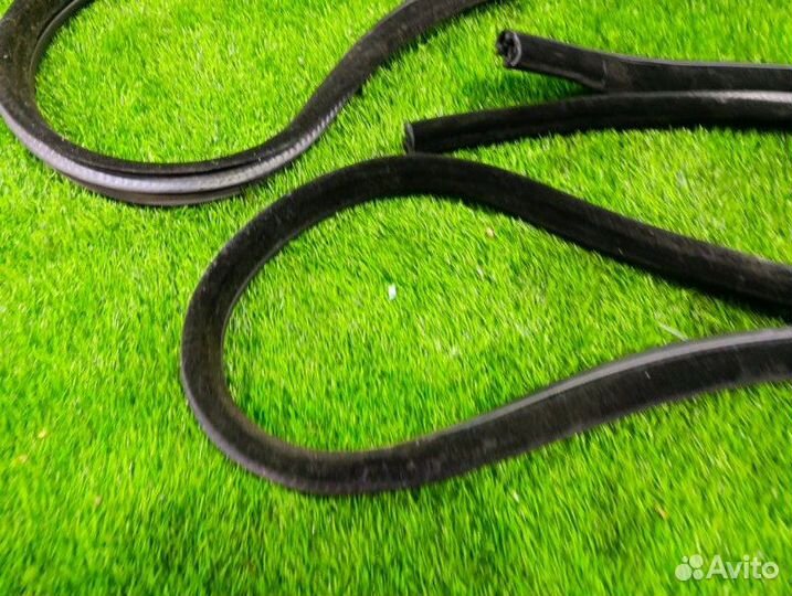 Резинка дверных проемов Jaguar Xe X760