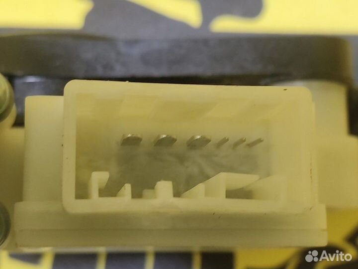 Стеклоподъемник двери задний правый Volkswagen