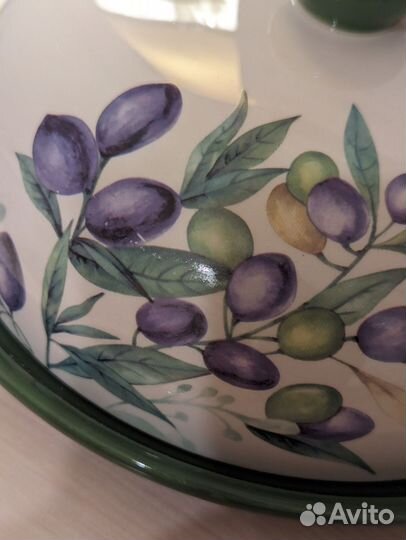 Блюдо керамическое с крышкой 23 см