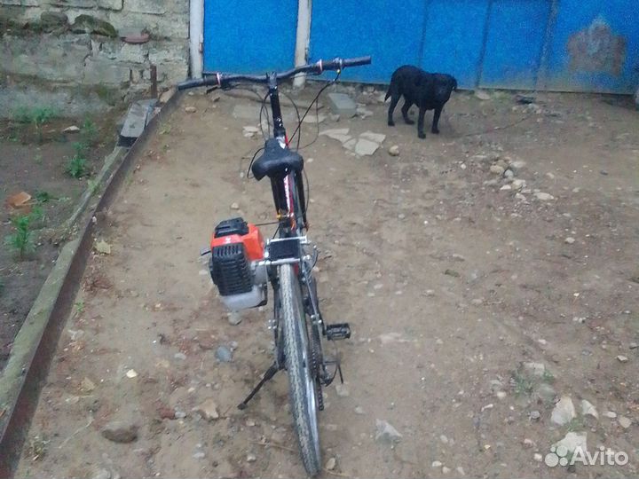 Велосипед скоростной новый с двигателем от триммер