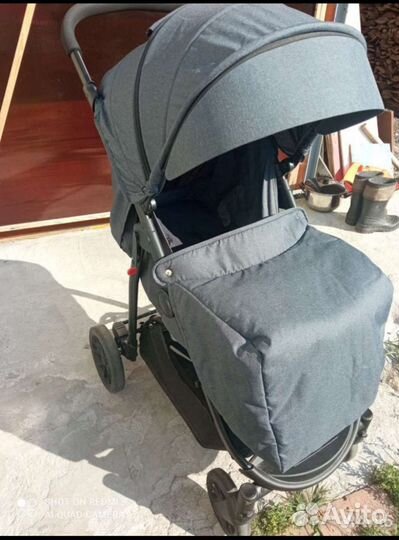 Прогулочная коляска