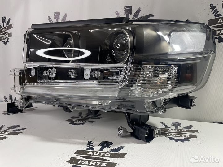 Фара левая Toyota Land Cruiser 200