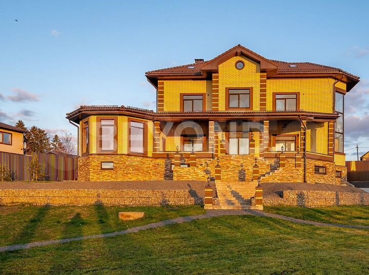 Дом 780 м² на участке 32 сот.