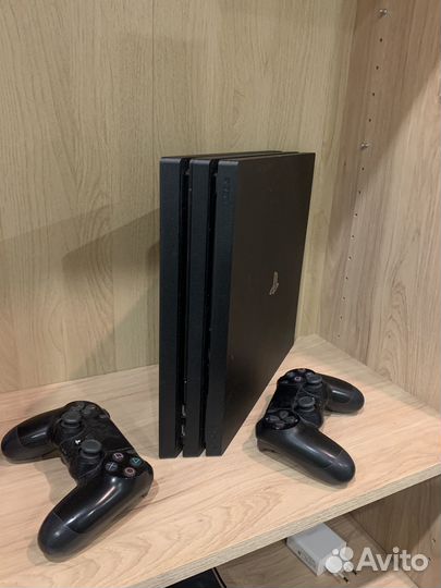 Sony PS4 PRO /1TB/ + 2 Геймпада + Диски